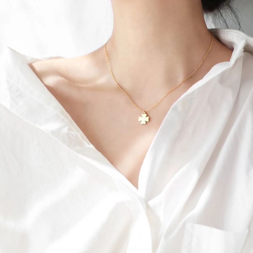 NDA-19.jpg FLEUR Clover 18K Rosegold / Gold / Silver Titanium Necklace with Lucky Leave EG - Image 1